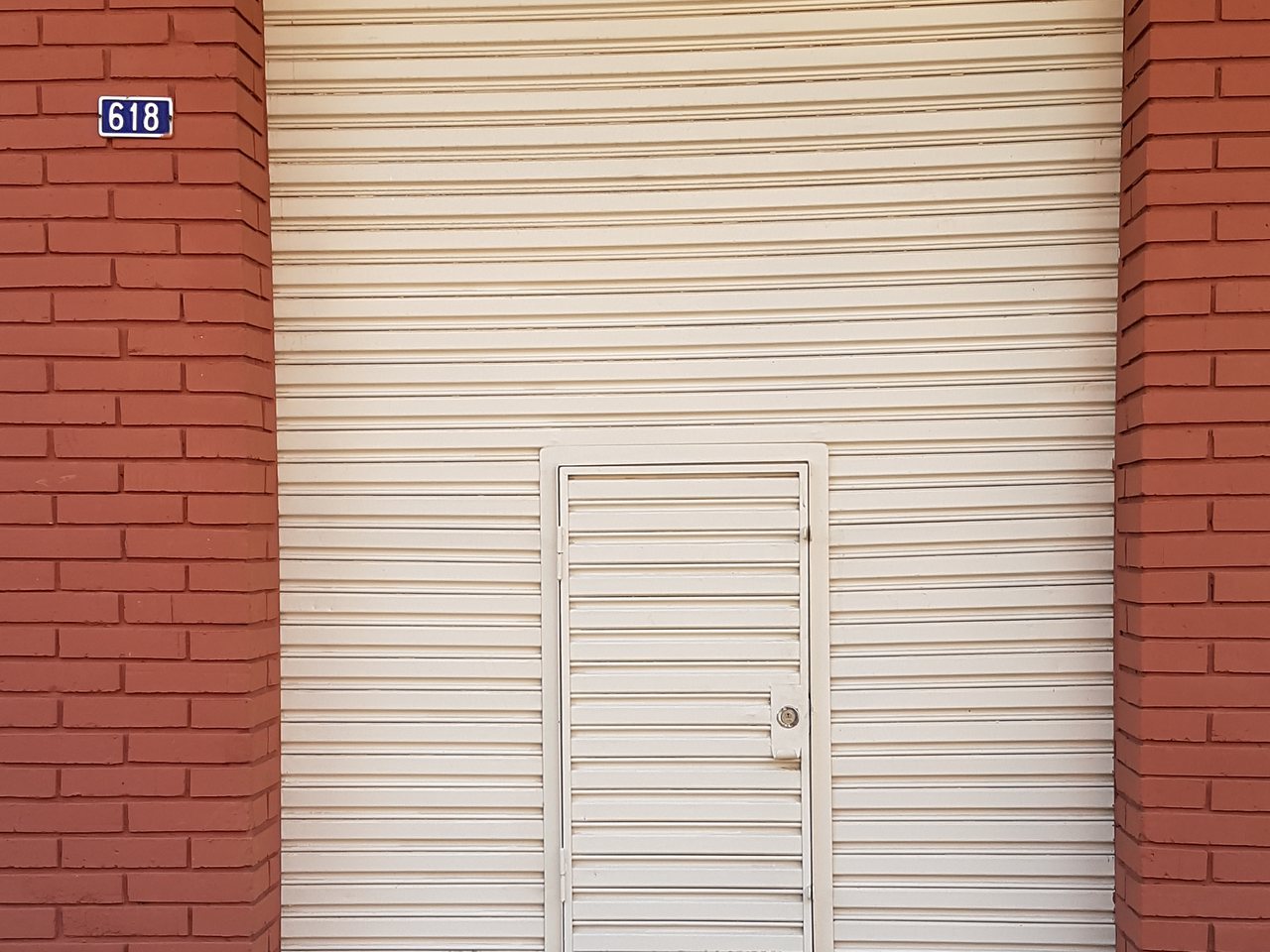 Frente del salón comercial